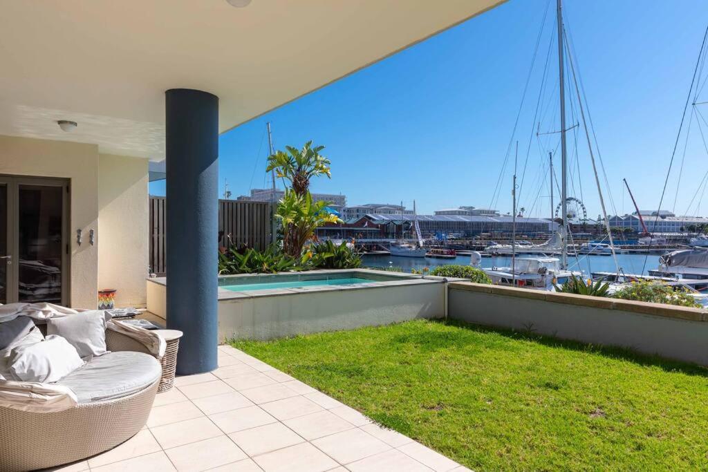 Outstanding V&A Marina Waterfront Apartment Cidade Do Cabo Exterior foto