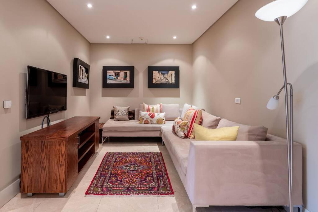Outstanding V&A Marina Waterfront Apartment Cidade Do Cabo Exterior foto